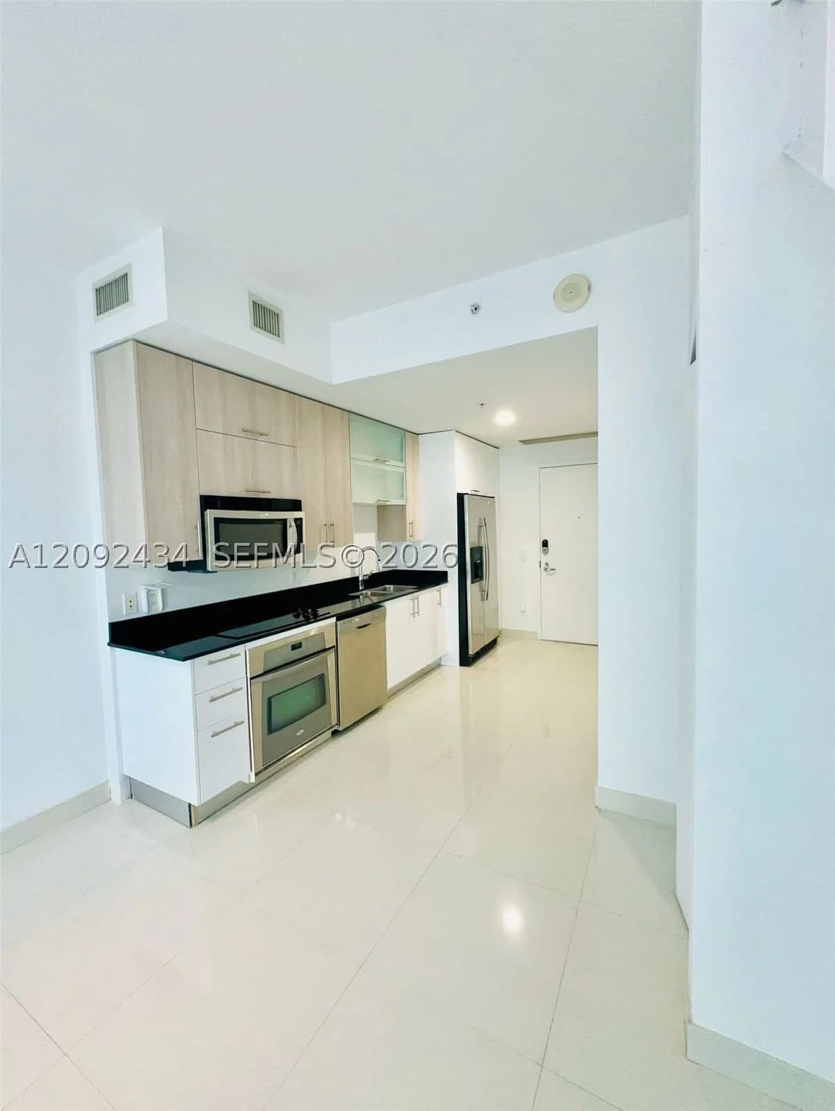 1-bedroom Condo — 60 13th St #2618, Miami, FL 33130