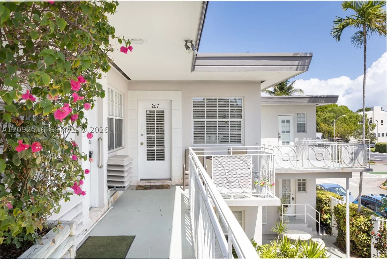 1-bedroom Condo — 717 Espanola Way #207, Miami Beach, FL 33139