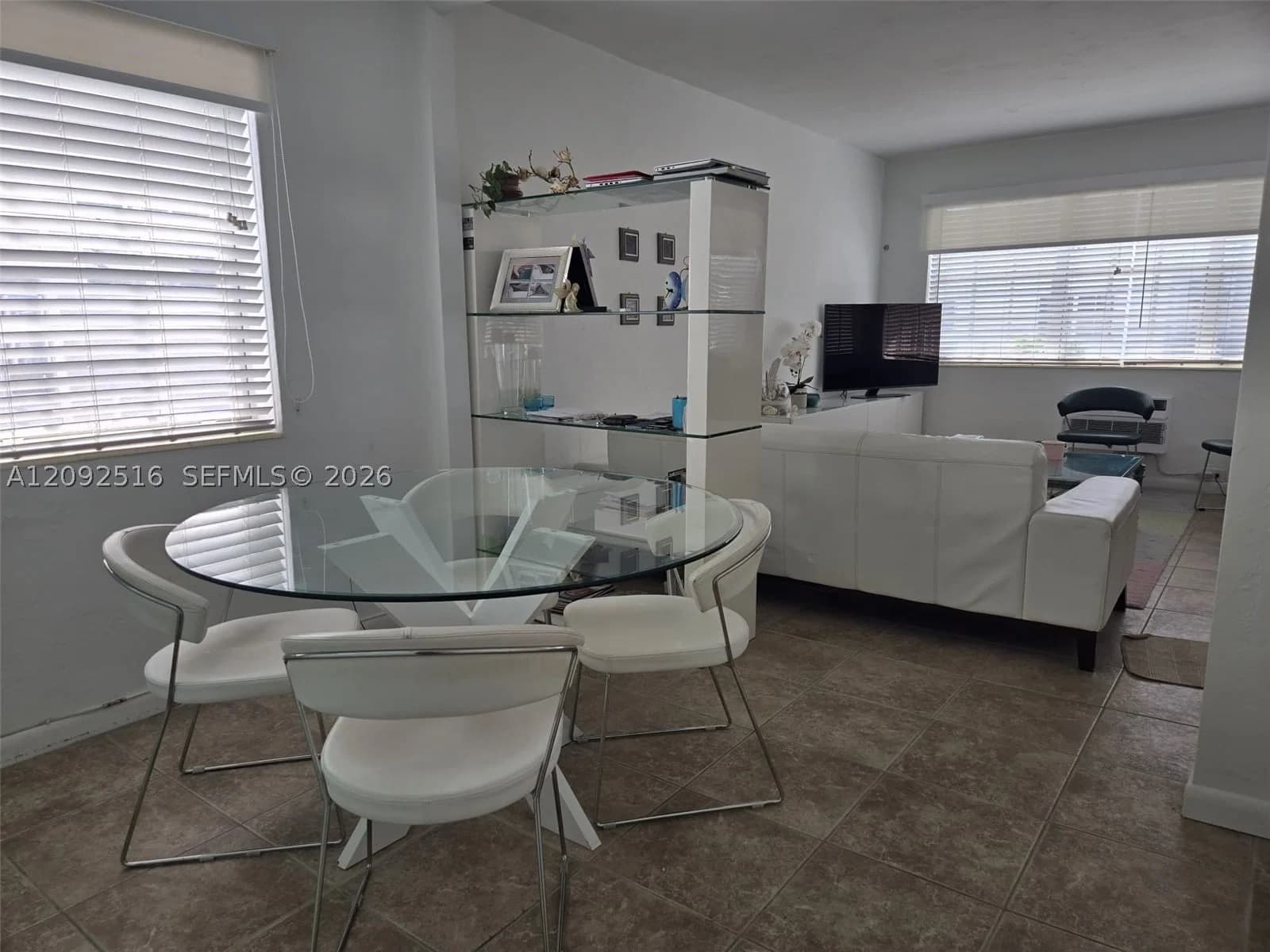 1-bedroom Condo — 717 Espanola Way #207, Miami Beach, FL 33139