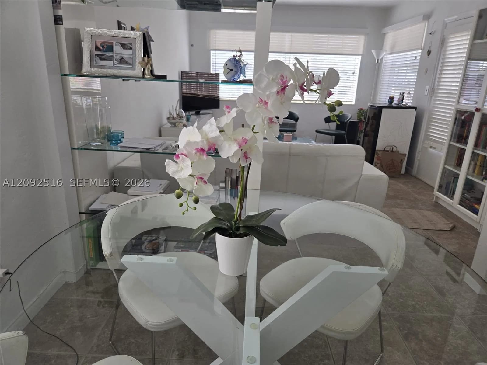 1-bedroom Condo — 717 Espanola Way #207, Miami Beach, FL 33139