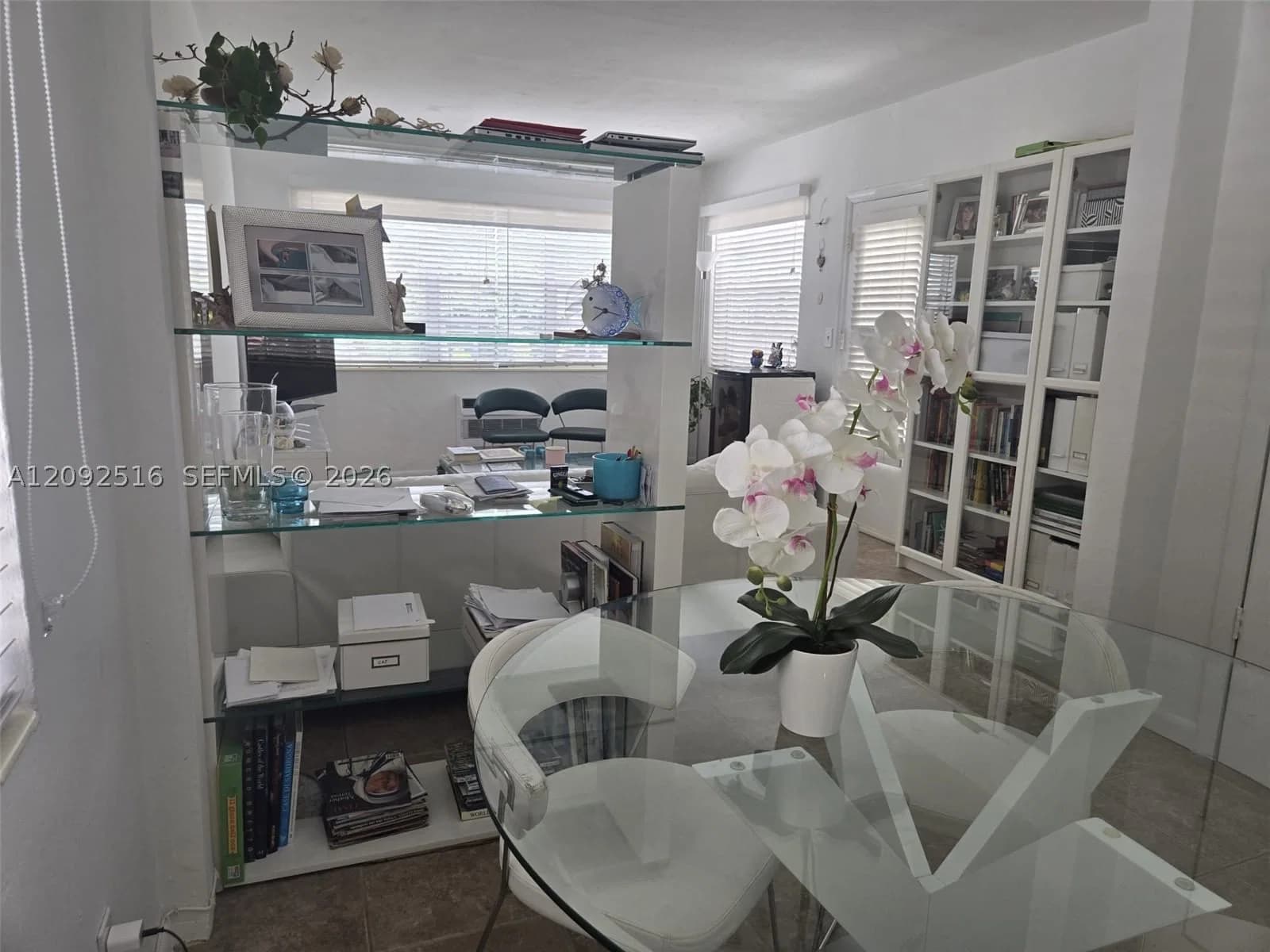 1-bedroom Condo — 717 Espanola Way #207, Miami Beach, FL 33139