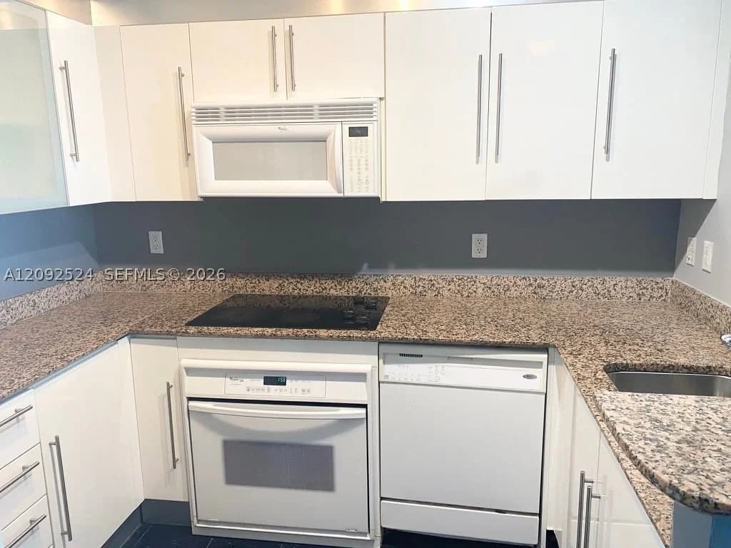 2+1 Condo — 335 BISCAYNE BL #4200, Miami, FL 33131