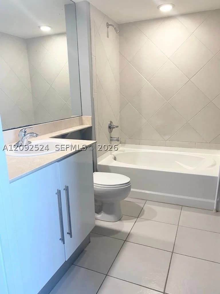 2+1 Condo — 335 BISCAYNE BL #4200, Miami, FL 33131
