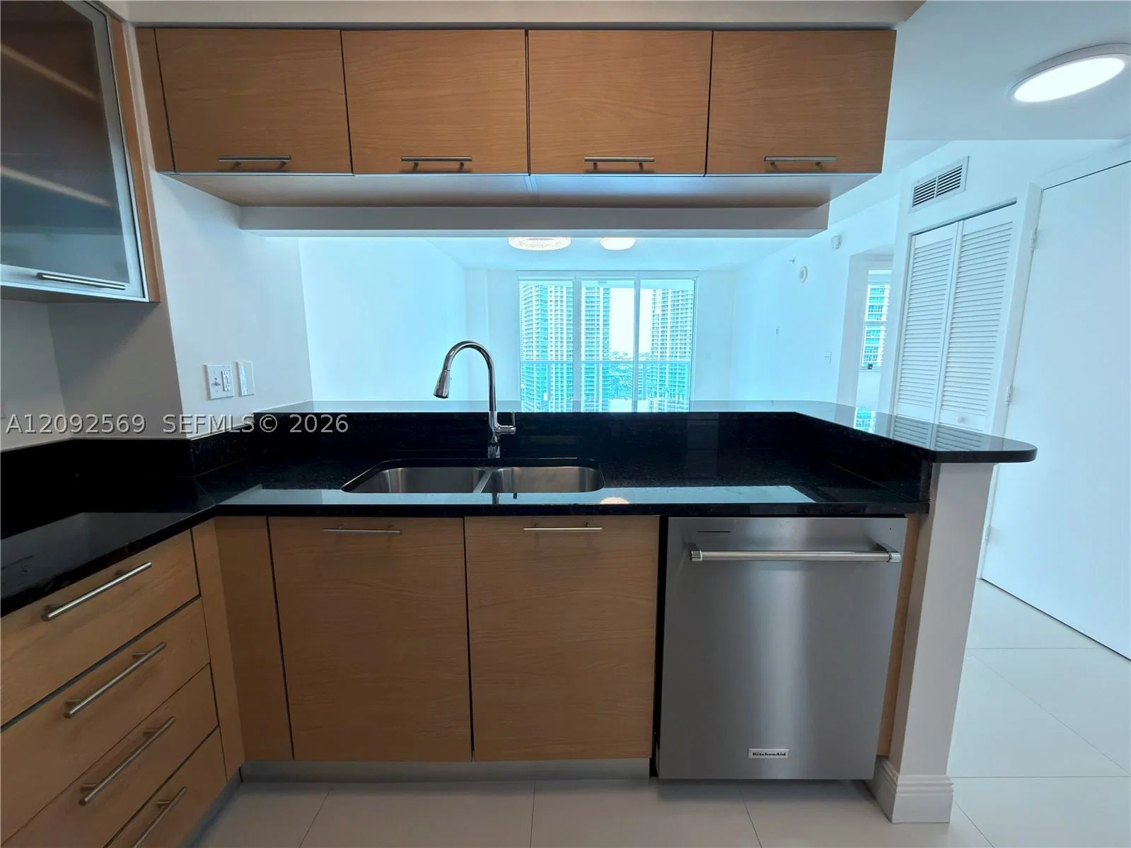1-bedroom Condo — 31 5th St #2307, Miami, FL 33131
