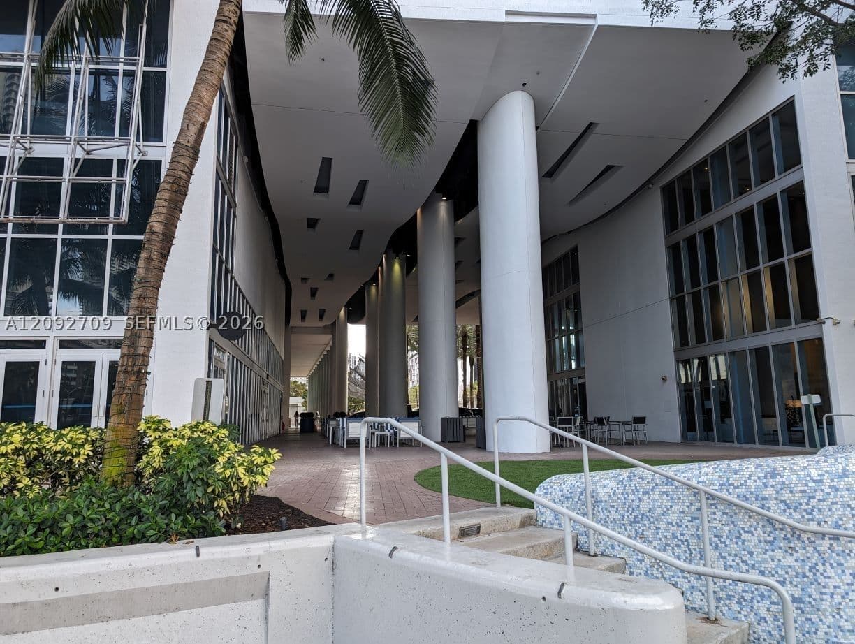 Property — 175 7th St, Miami, FL 33130