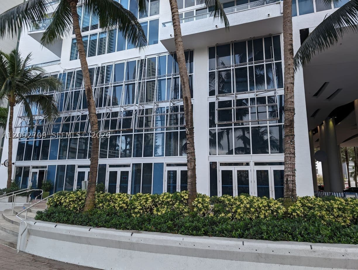 Property — 175 7th St, Miami, FL 33130
