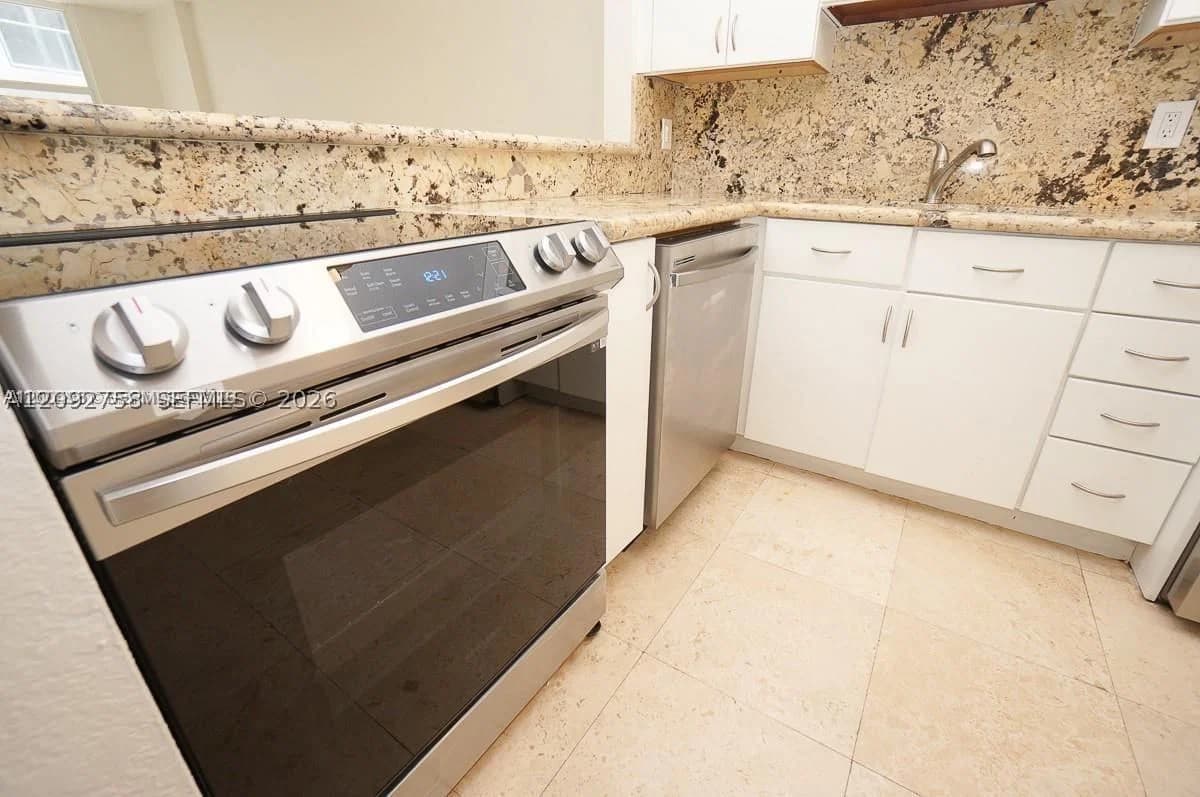 1-bedroom Condo — 1228 West Ave #513, Miami Beach, FL 33139