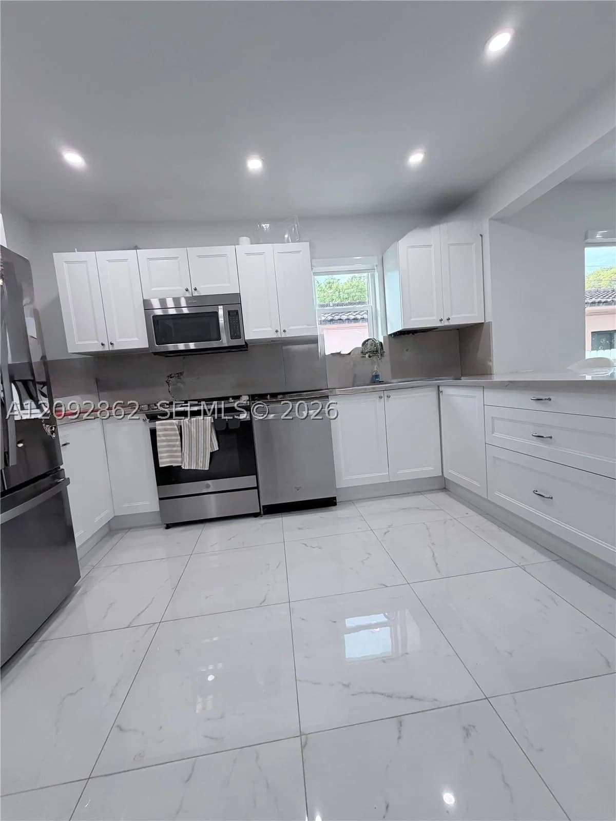 3+1 Müstakil ev — 360 20th Rd, Miami, FL 33129