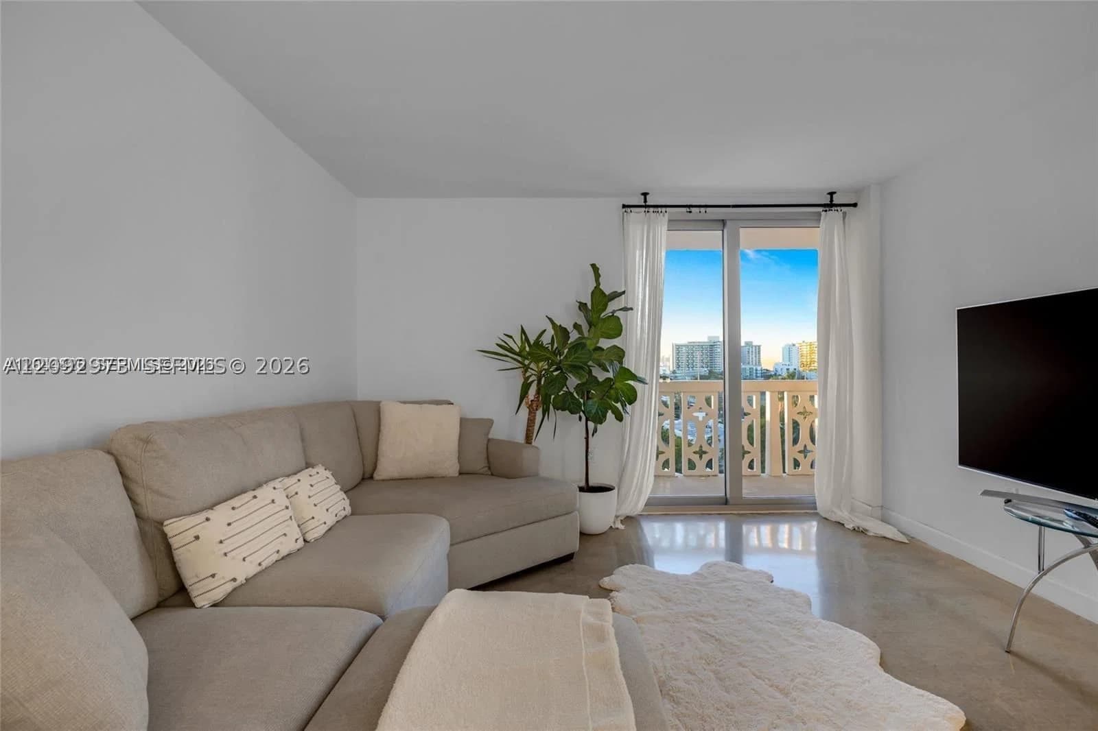 1-bedroom Condo — 1020 Meridian Ave #816, Miami Beach, FL 33139