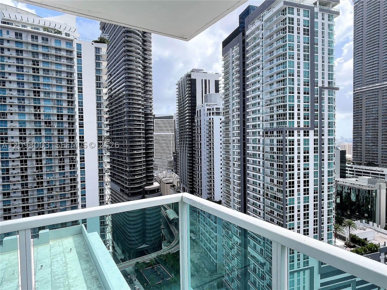 3-bedroom Condo — 1250 Miami Ave #2906, Miami, FL 33130