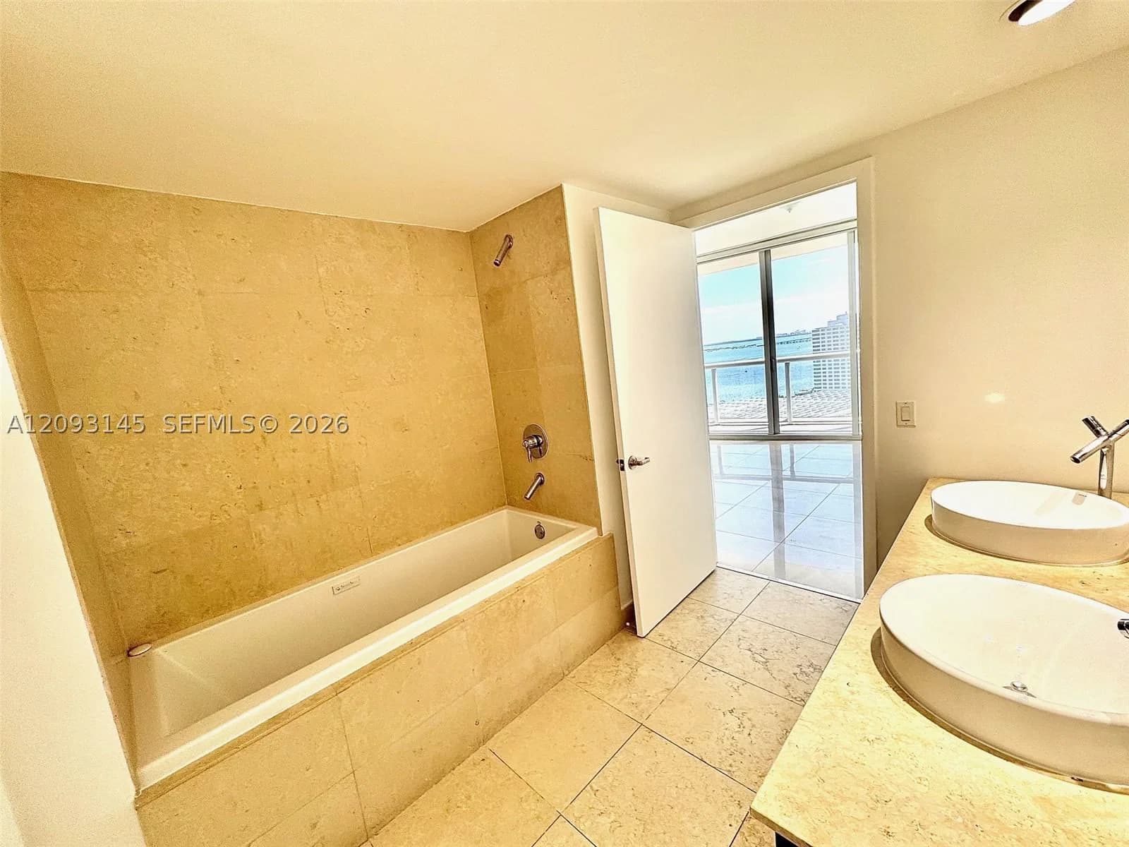 2-bedroom Condo — 485 Brickell Ave #1809, Miami, FL 33131