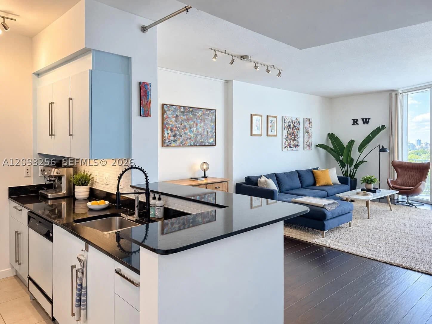 1+1 Condo — 325 Biscayne Blvd #1424, Miami, FL 33131