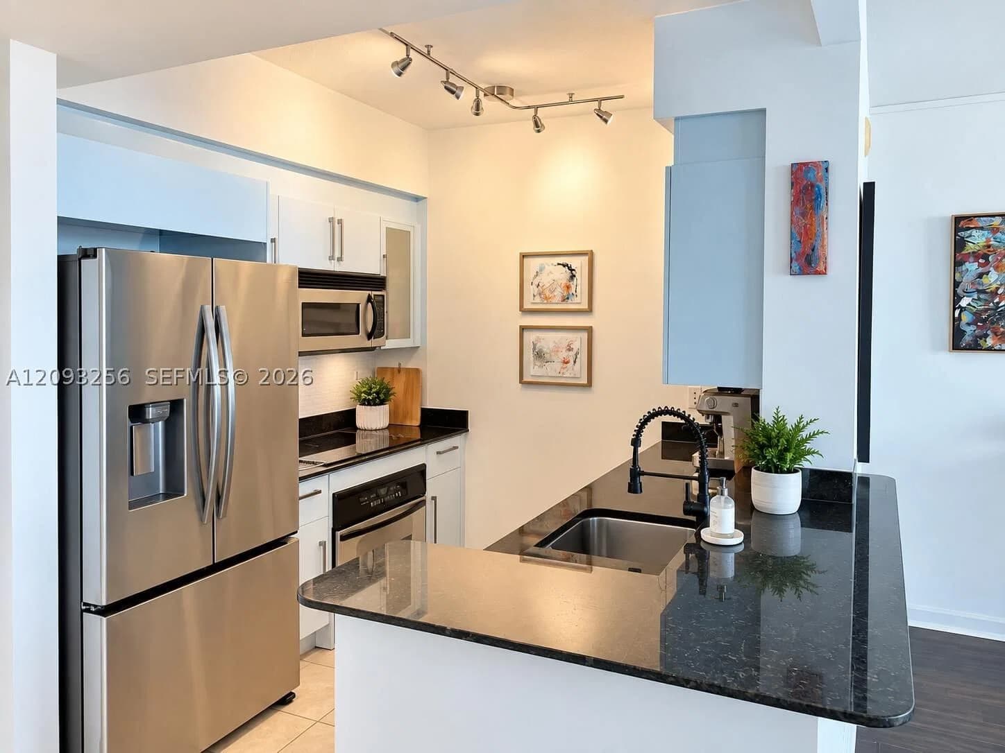 1+1 Condo — 325 Biscayne Blvd #1424, Miami, FL 33131