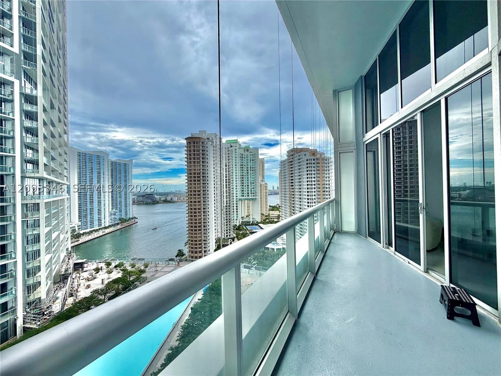1-bedroom Condo — 495 Brickell Ave #2206, Miami, FL 33131