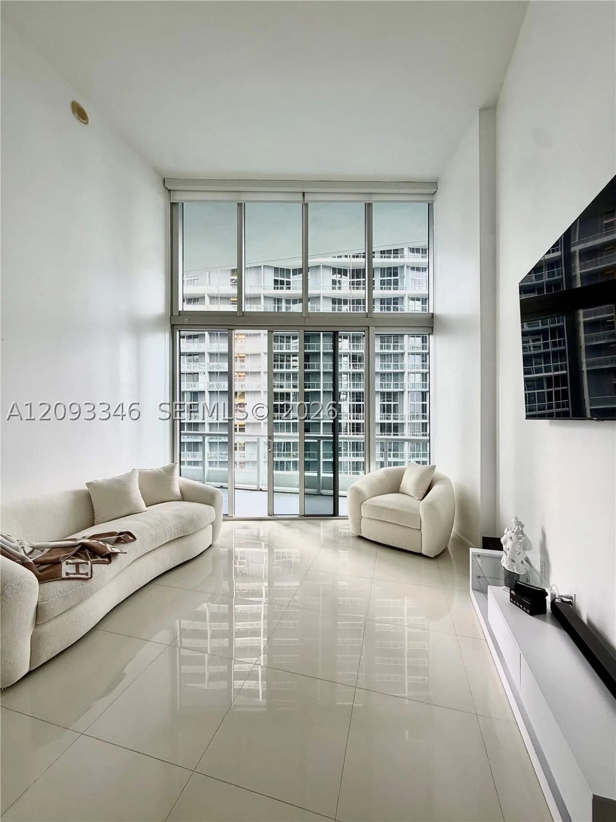 1-bedroom Condo — 495 Brickell Ave #2206, Miami, FL 33131