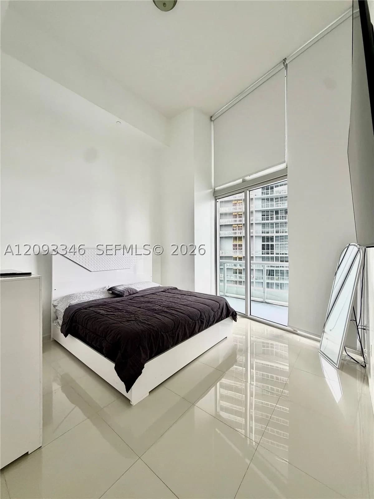 1-bedroom Condo — 495 Brickell Ave #2206, Miami, FL 33131