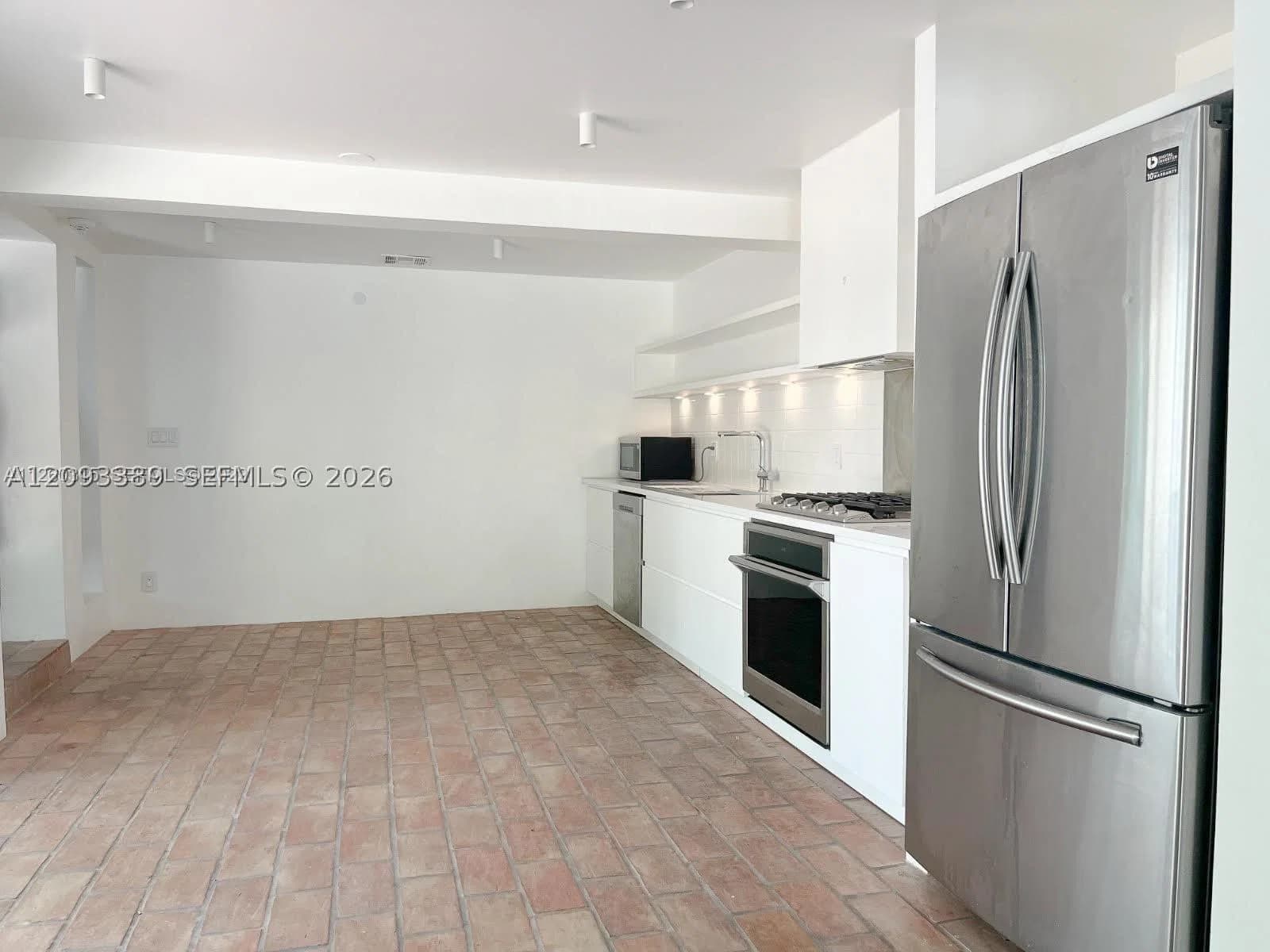 3-bedroom Single-Family Home — 3841 Kumquat Ave, Miami, FL 33133