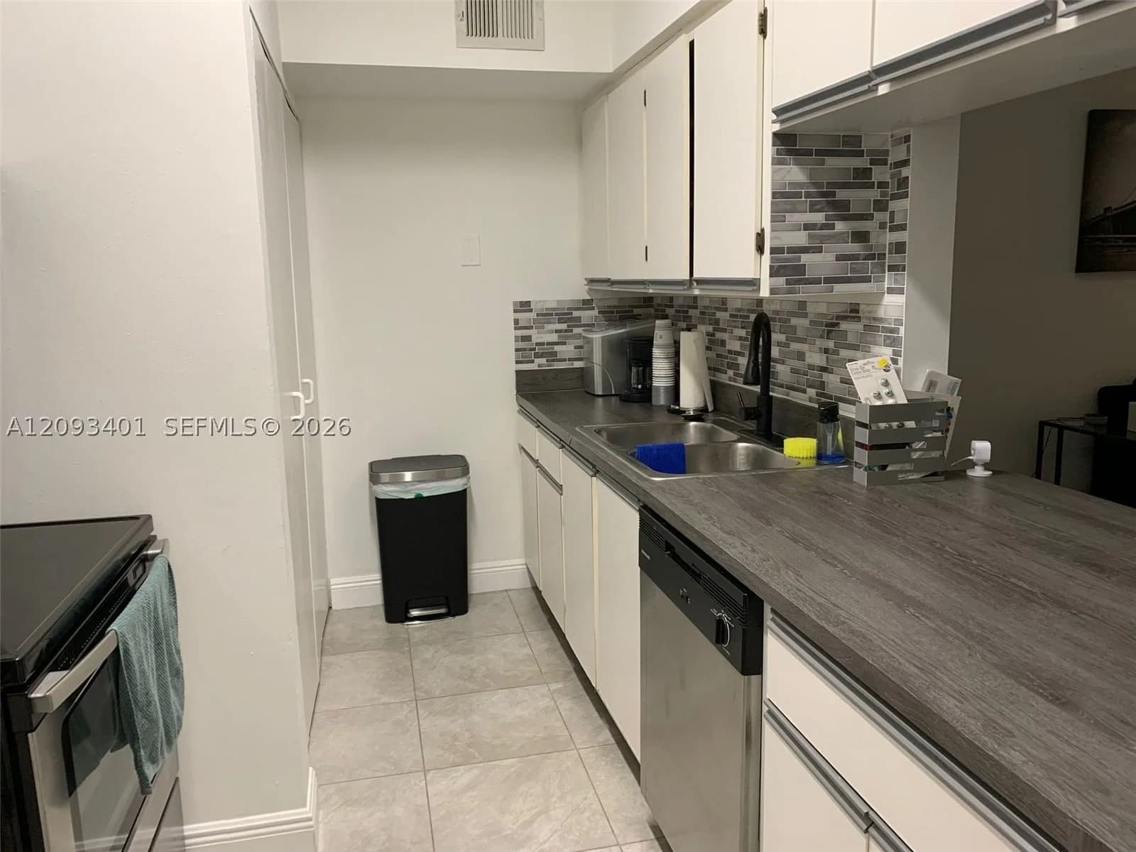 1-bedroom Condo — 18342 68th Ave #O, Hialeah, FL 33015