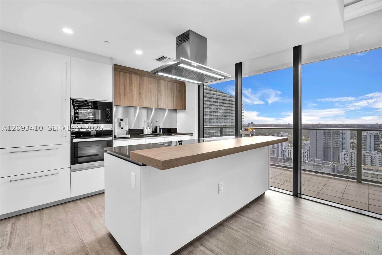 2-bedroom Condo — 1000 Brickell Plz #3112, Miami, FL 33131