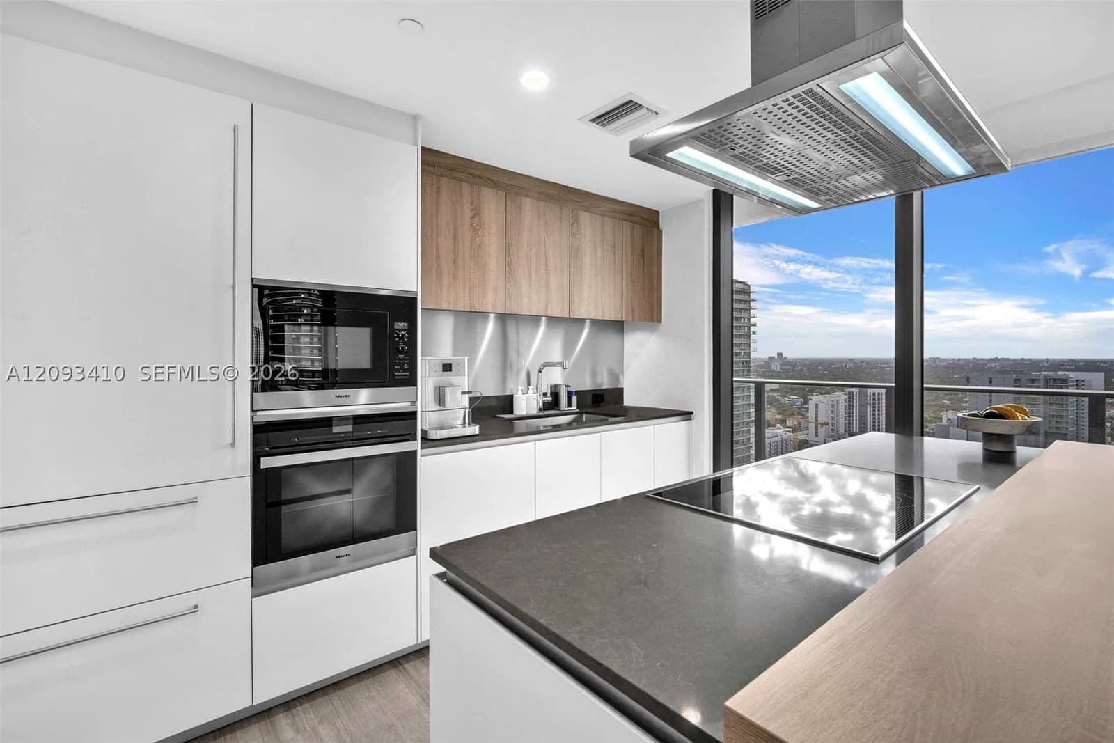 2-bedroom Condo — 1000 Brickell Plz #3112, Miami, FL 33131