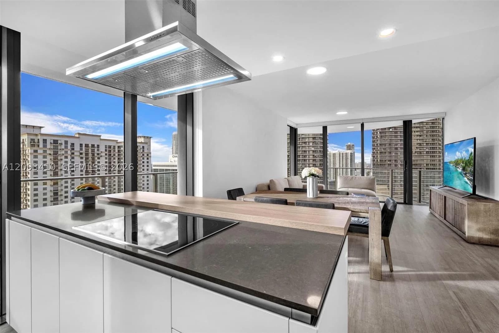 2-bedroom Condo — 1000 Brickell Plz #3112, Miami, FL 33131