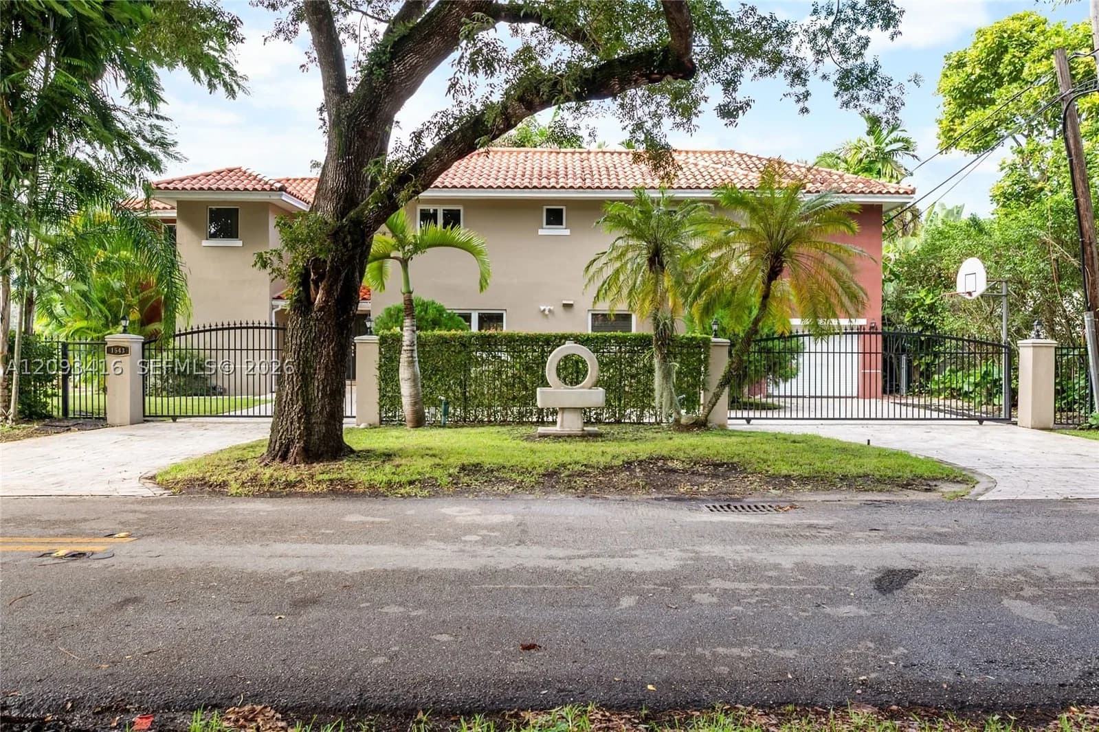 3-bedroom Single-Family Home — 1543 Dorado Ave, Coral Gables, FL 33146