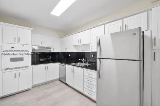 2-bedroom Condo — 90 Edgewater Dr #514, Coral Gables, FL 33133