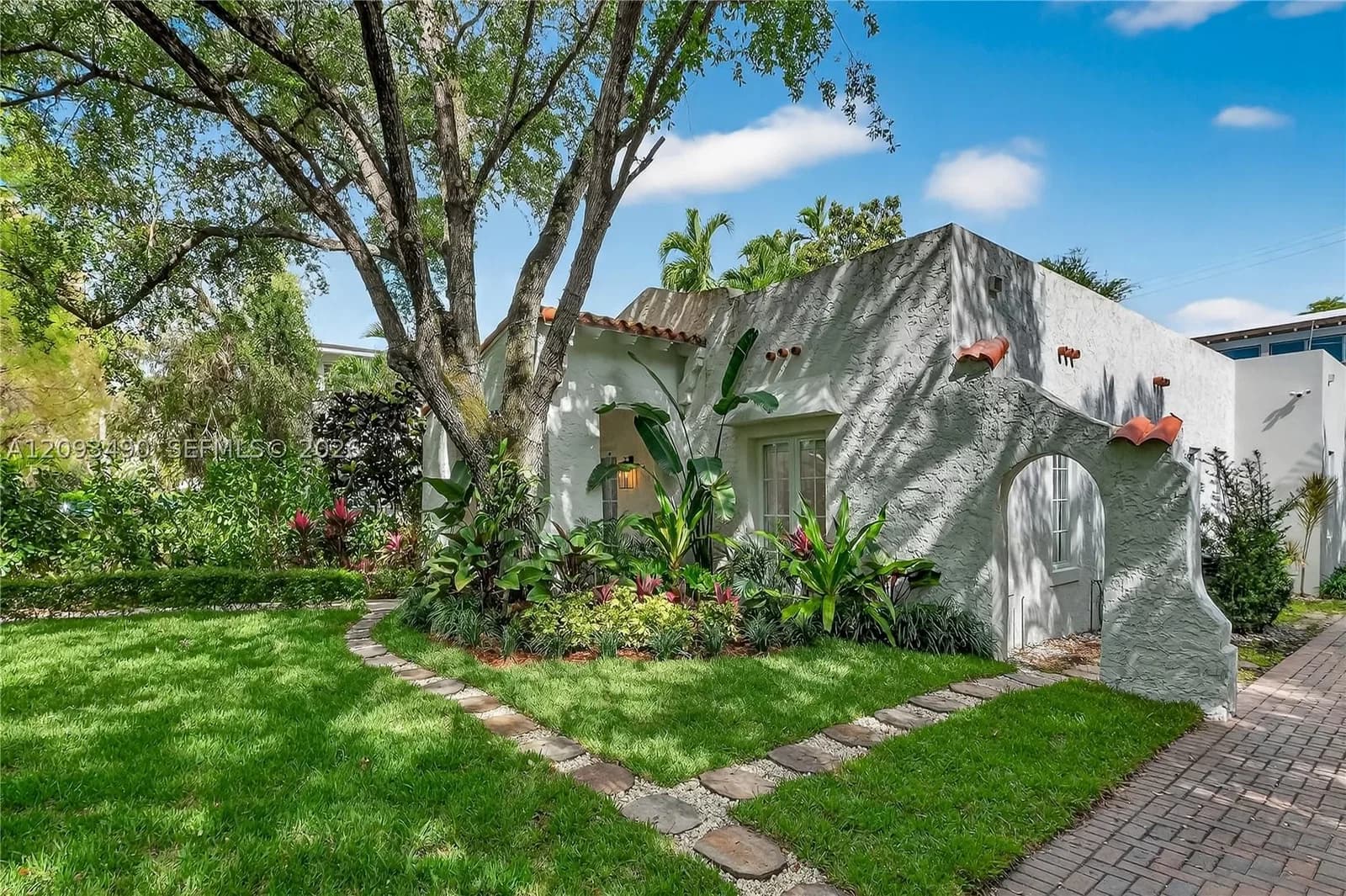 3-bedroom Single-Family Home — 1109 Almeria Ave, Coral Gables, FL 33134