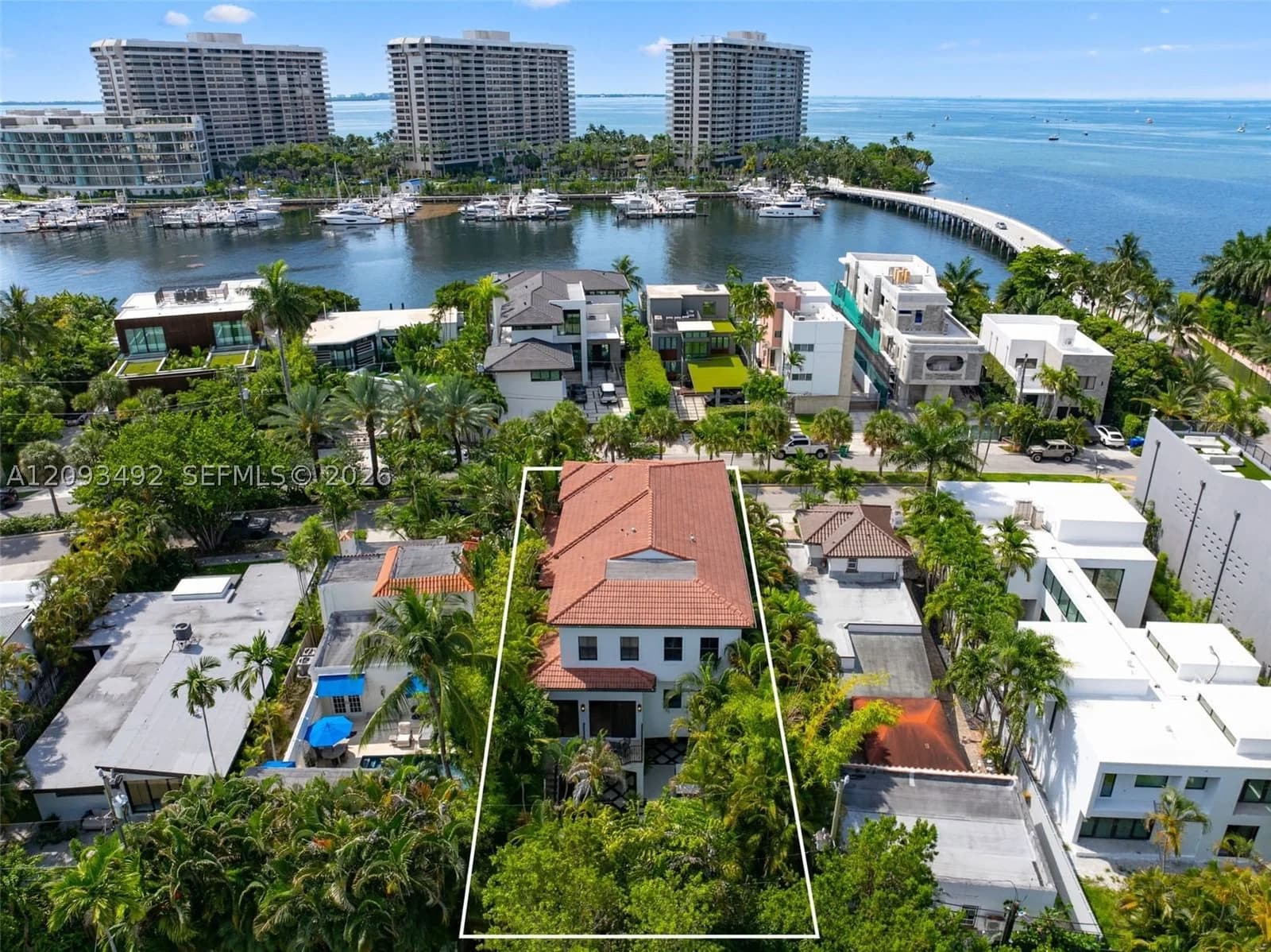 4+1 Müstakil ev — 1803 Bayshore Ln, Miami, FL 33133