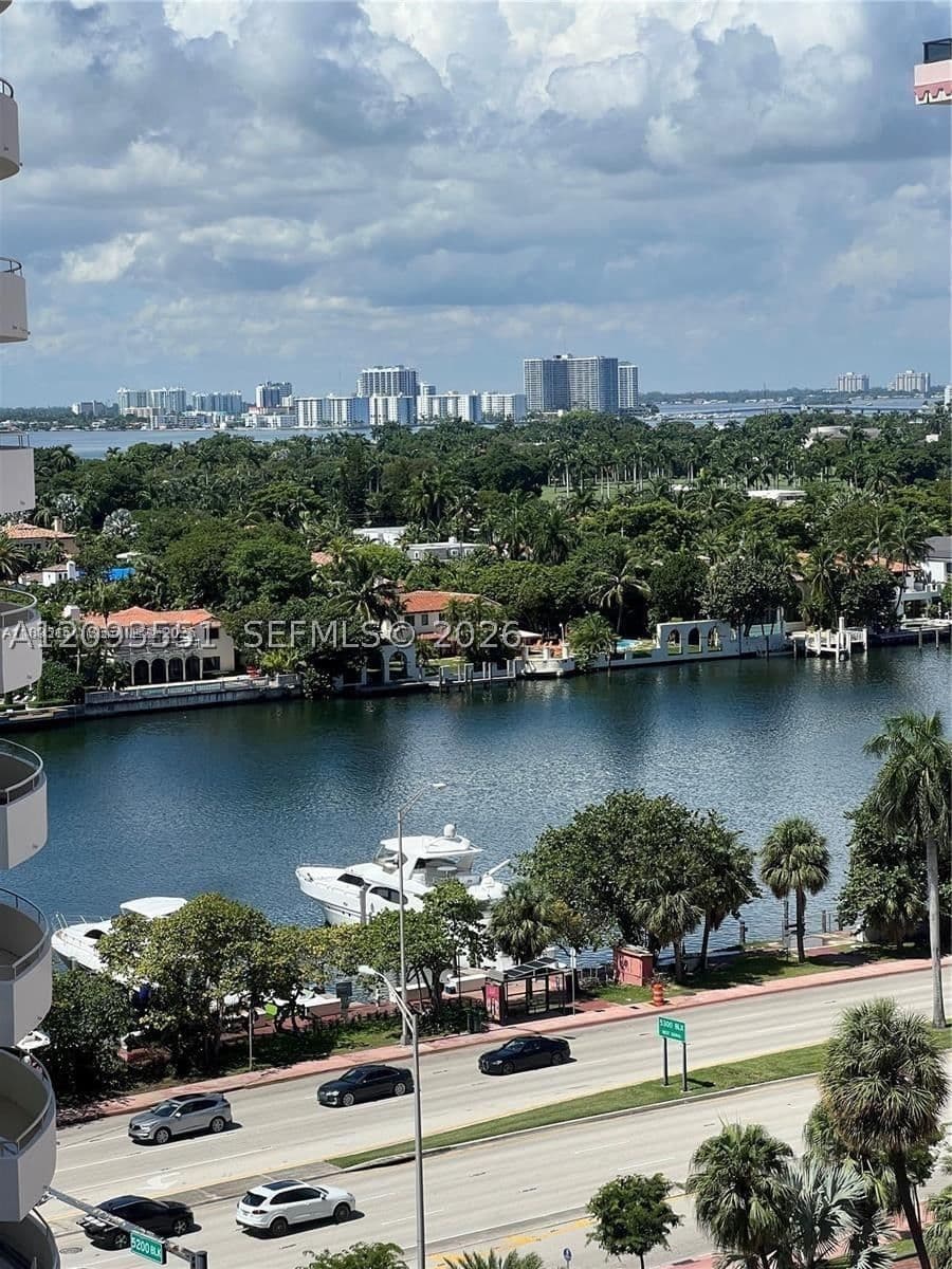 2+1 Condo — 5161 Collins Ave #1211, Miami Beach, FL 33140