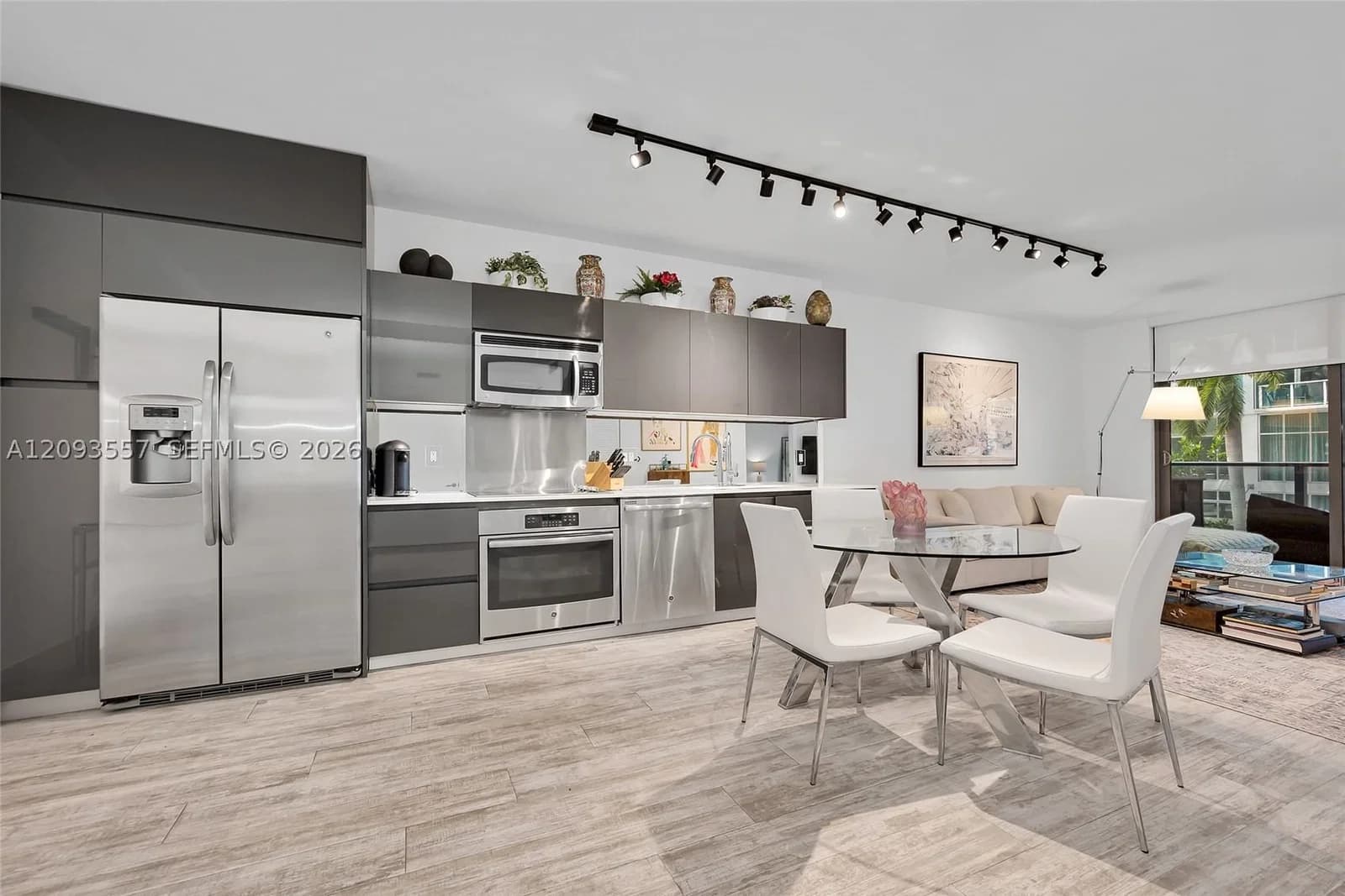 1-bedroom Condo — 31 6th St #304, Miami, FL 33131