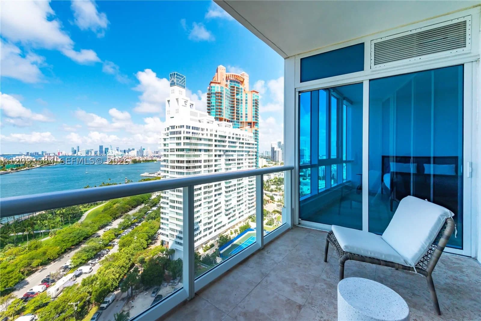 1-bedroom Condo — 100 Pointe Dr #1802, Miami Beach, FL 33139