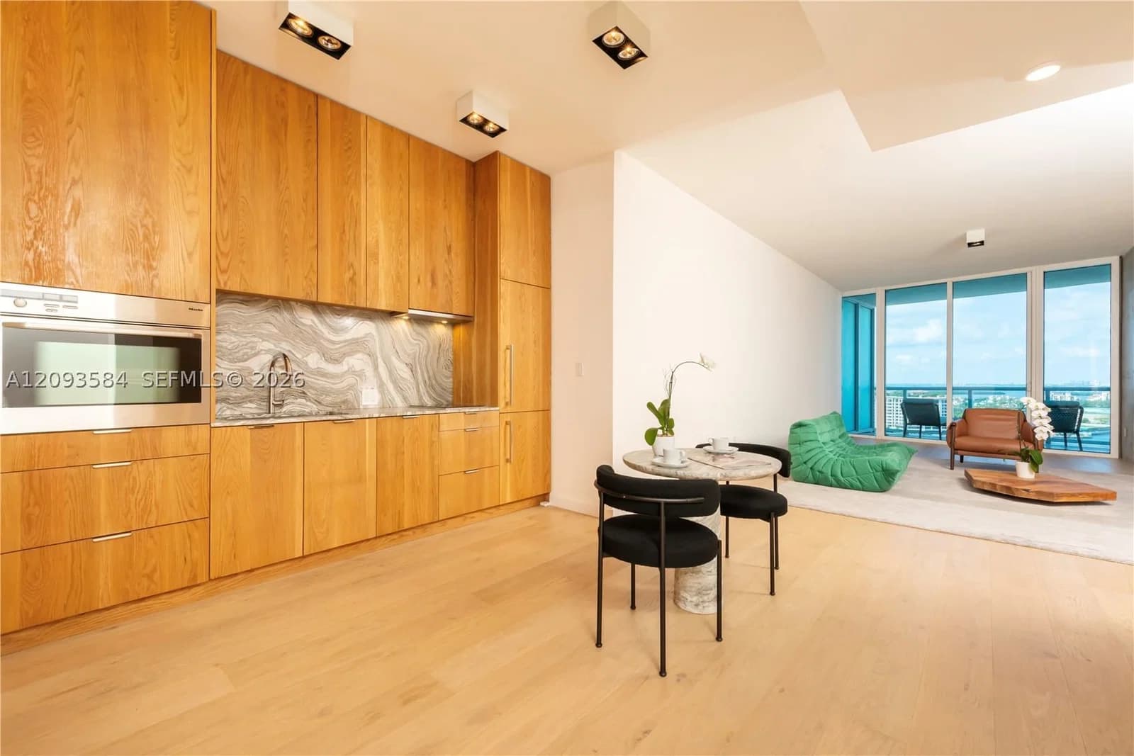 1-bedroom Condo — 100 Pointe Dr #1802, Miami Beach, FL 33139