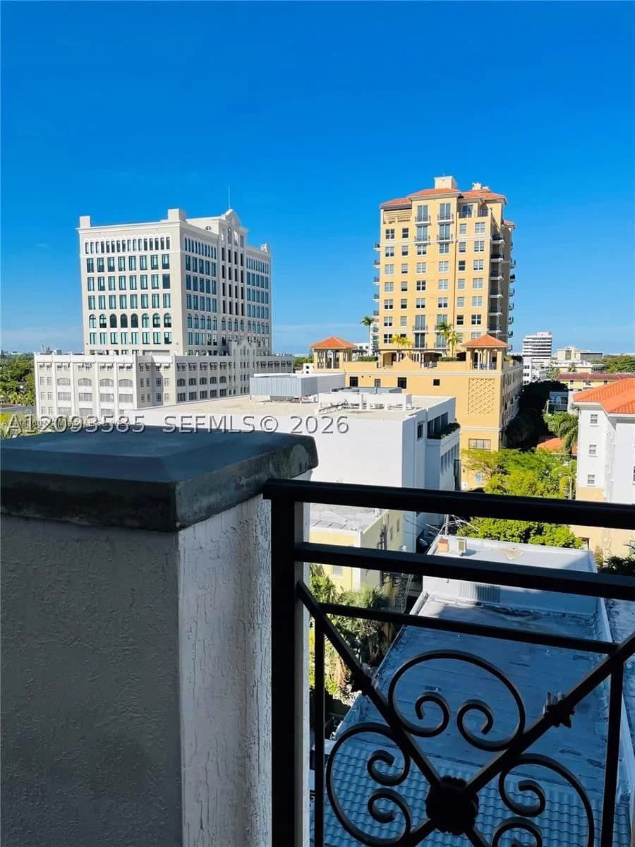 1-bedroom Condo — 1805 Ponce De Leon Blvd #611, Coral Gables, FL 33134
