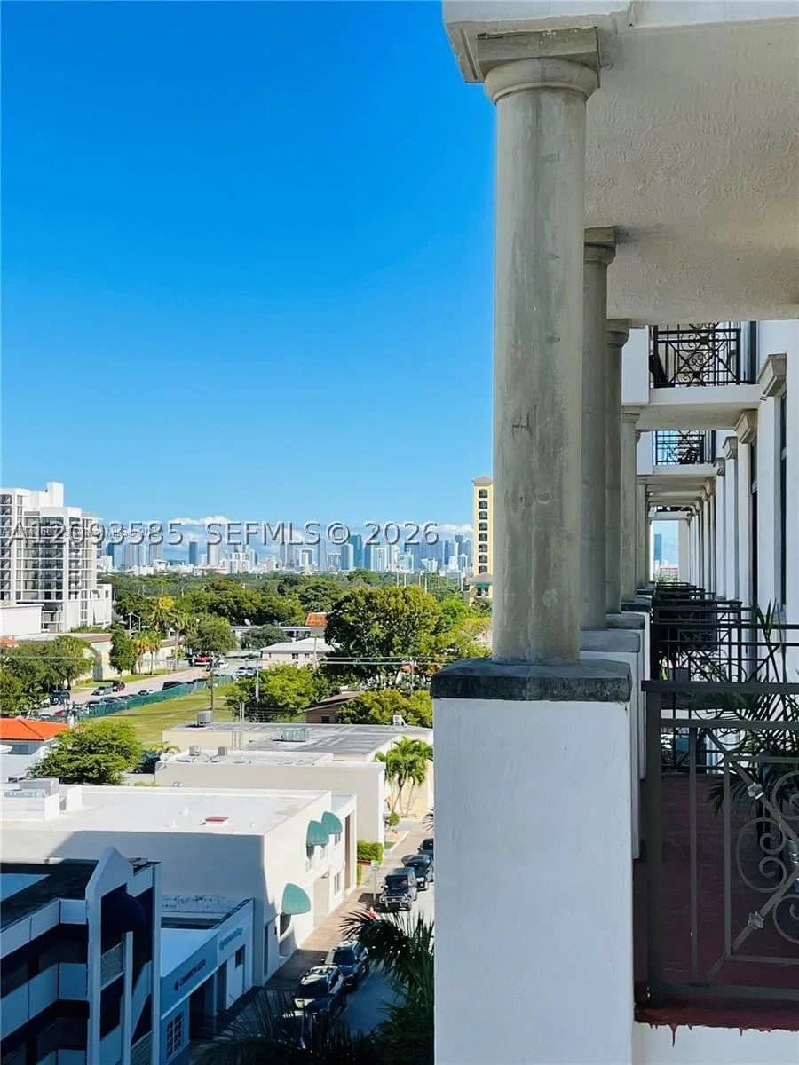 1-bedroom Condo — 1805 Ponce De Leon Blvd #611, Coral Gables, FL 33134