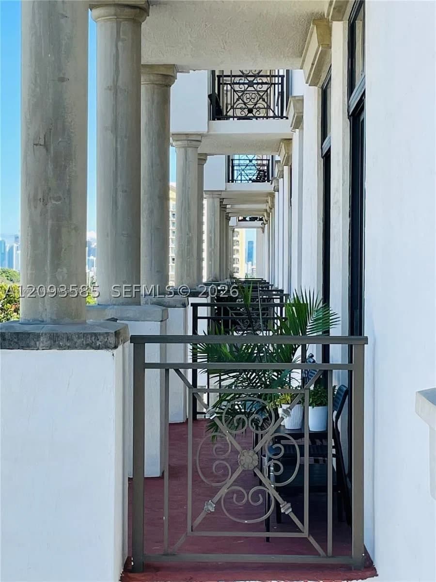 1-bedroom Condo — 1805 Ponce De Leon Blvd #611, Coral Gables, FL 33134
