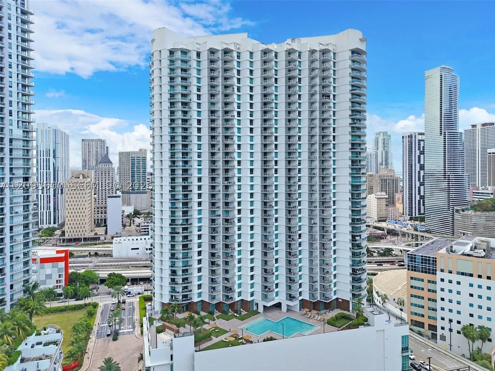 1-bedroom Condo — Miami, FL 33130