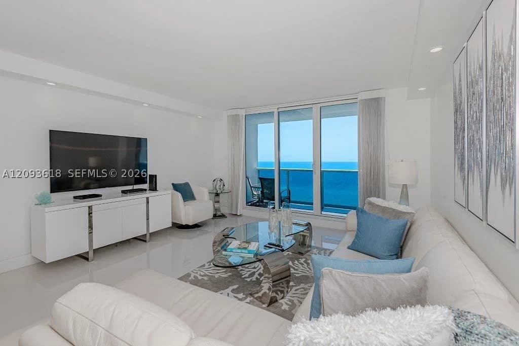 1-bedroom Condo — 2301 Collins Ave #1424, Miami Beach, FL 33139