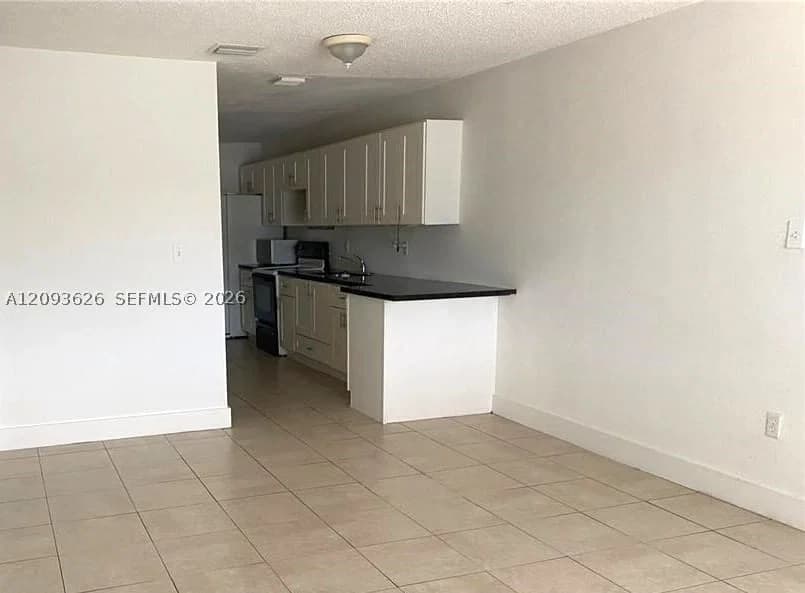 2-bedroom Townhouse — Miami Gardens, FL 33055