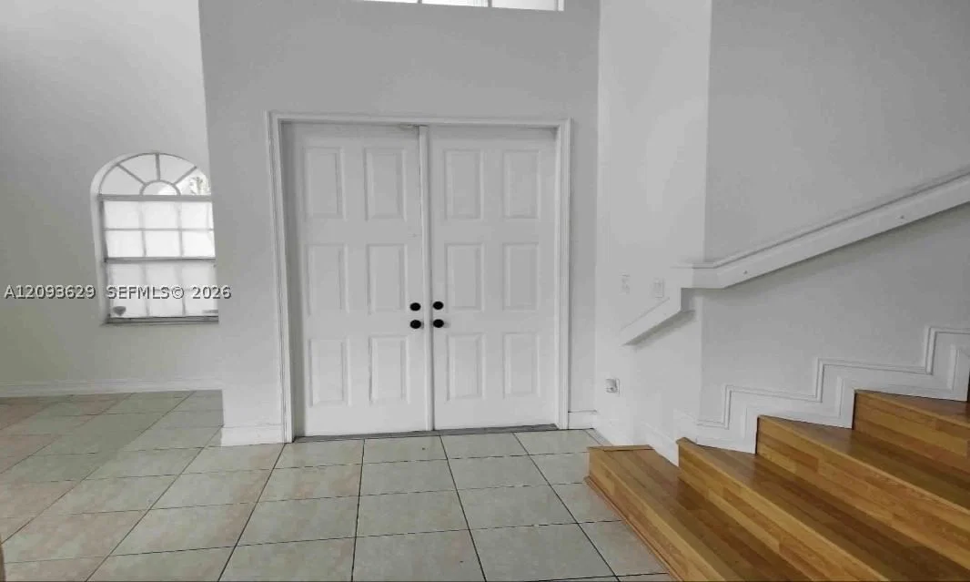 5-bedroom Single-Family Home — Miami Lakes, FL 33016