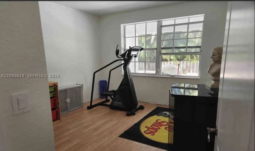 5-bedroom Single-Family Home — Miami Lakes, FL 33016