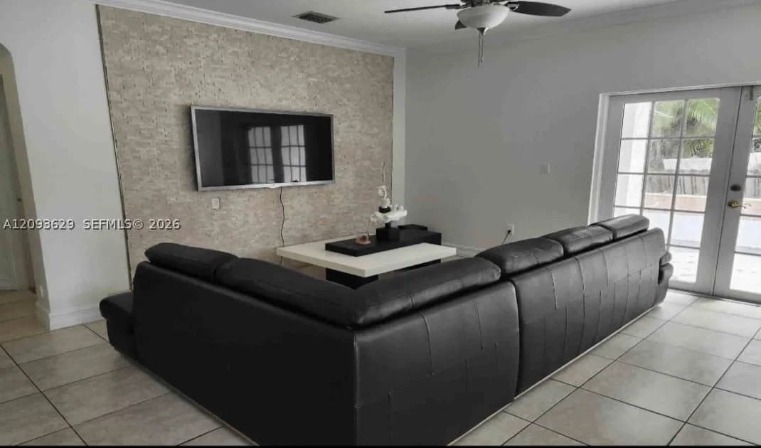 5-bedroom Single-Family Home — Miami Lakes, FL 33016