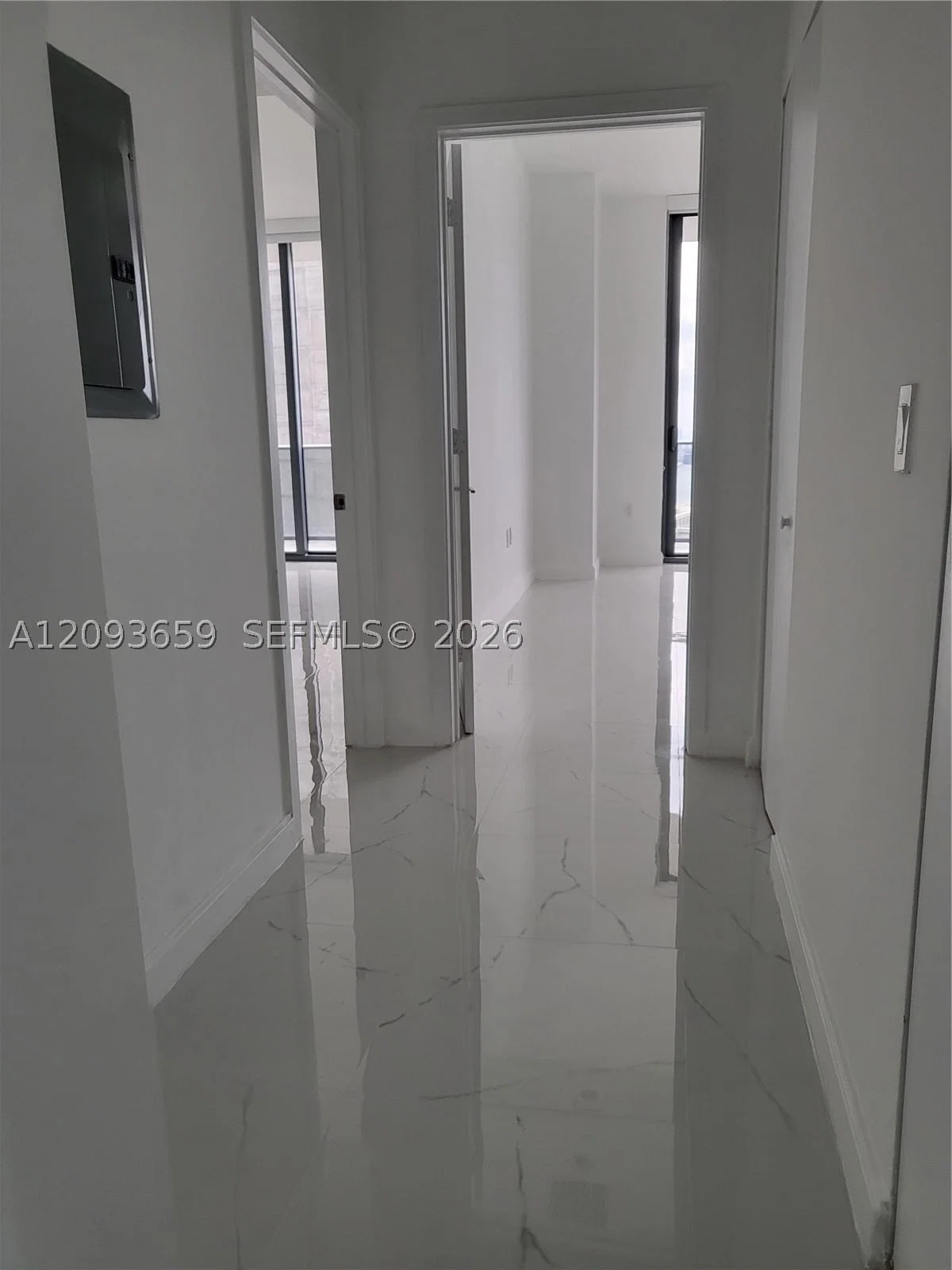 3-bedroom Condo — 45 SW 9th Street #4303, Miami, FL 33130