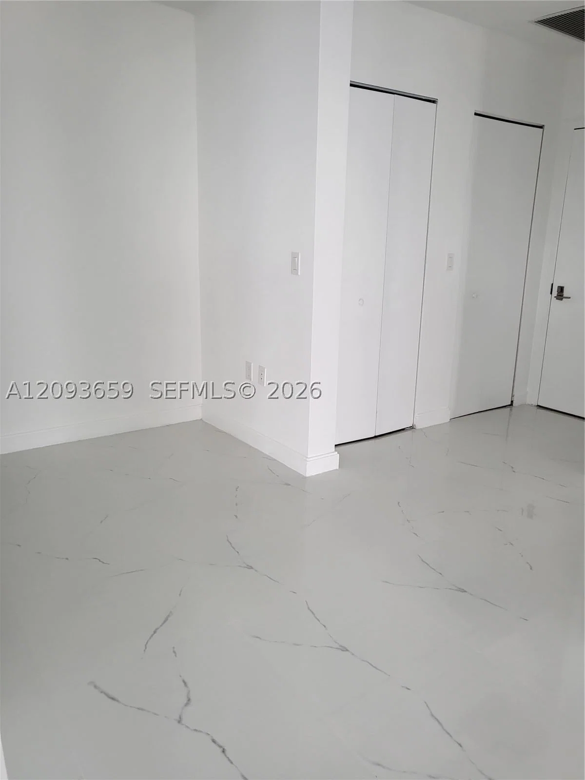 3-bedroom Condo — 45 SW 9th Street #4303, Miami, FL 33130