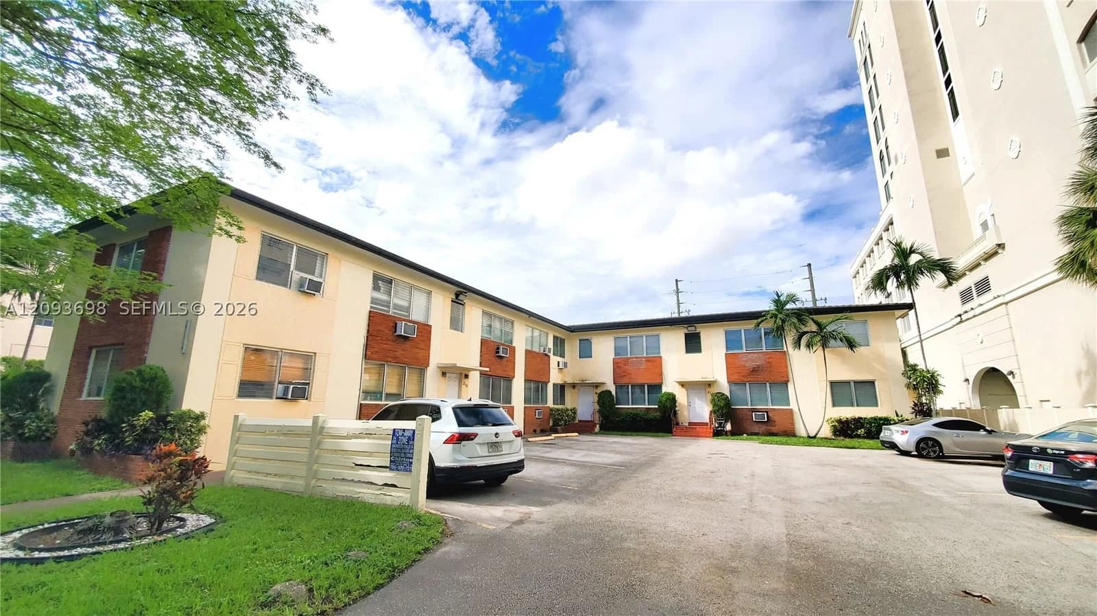 1-bedroom Apartment — 215 Zamora Ave #9, Coral Gables, FL 33134