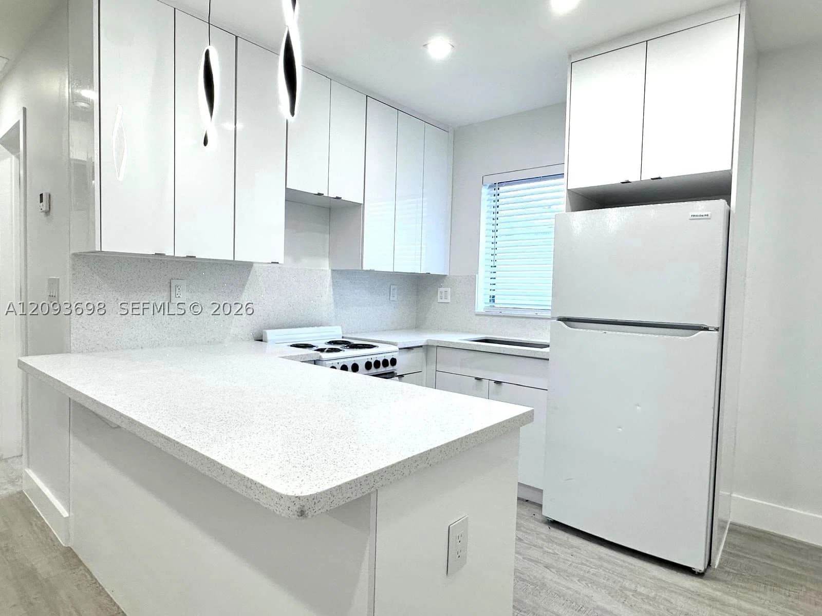 1-bedroom Apartment — 215 Zamora Ave #9, Coral Gables, FL 33134