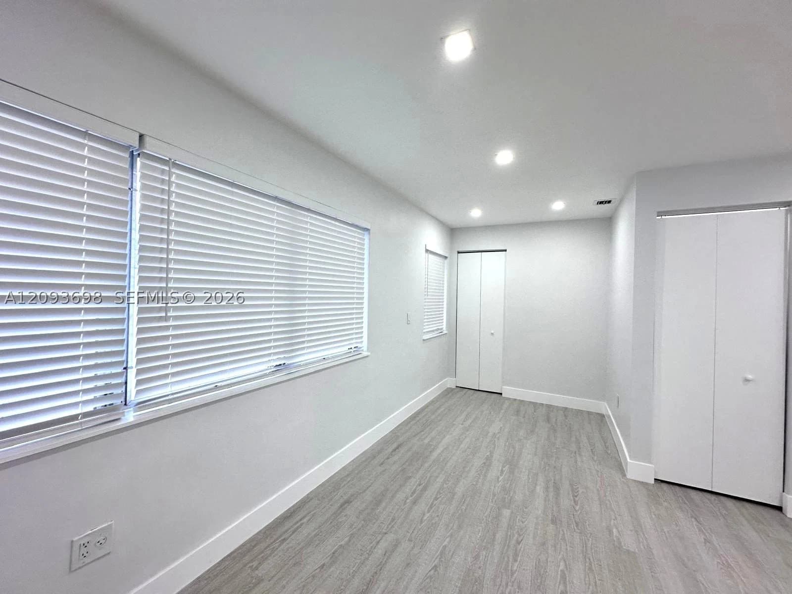 1-bedroom Apartment — 215 Zamora Ave #9, Coral Gables, FL 33134