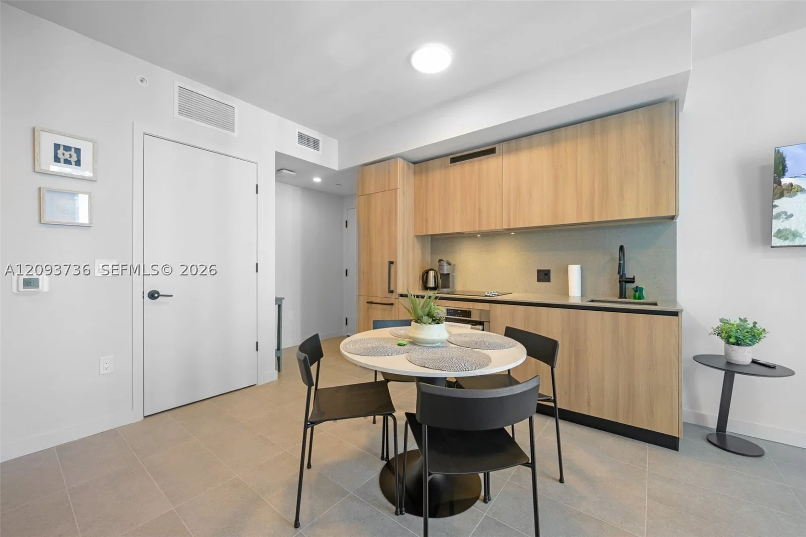 1-bedroom Condo — 121 5th St #3006, Miami, FL 33132