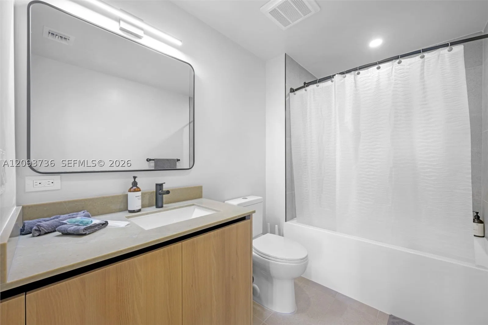 1-bedroom Condo — 121 5th St #3006, Miami, FL 33132
