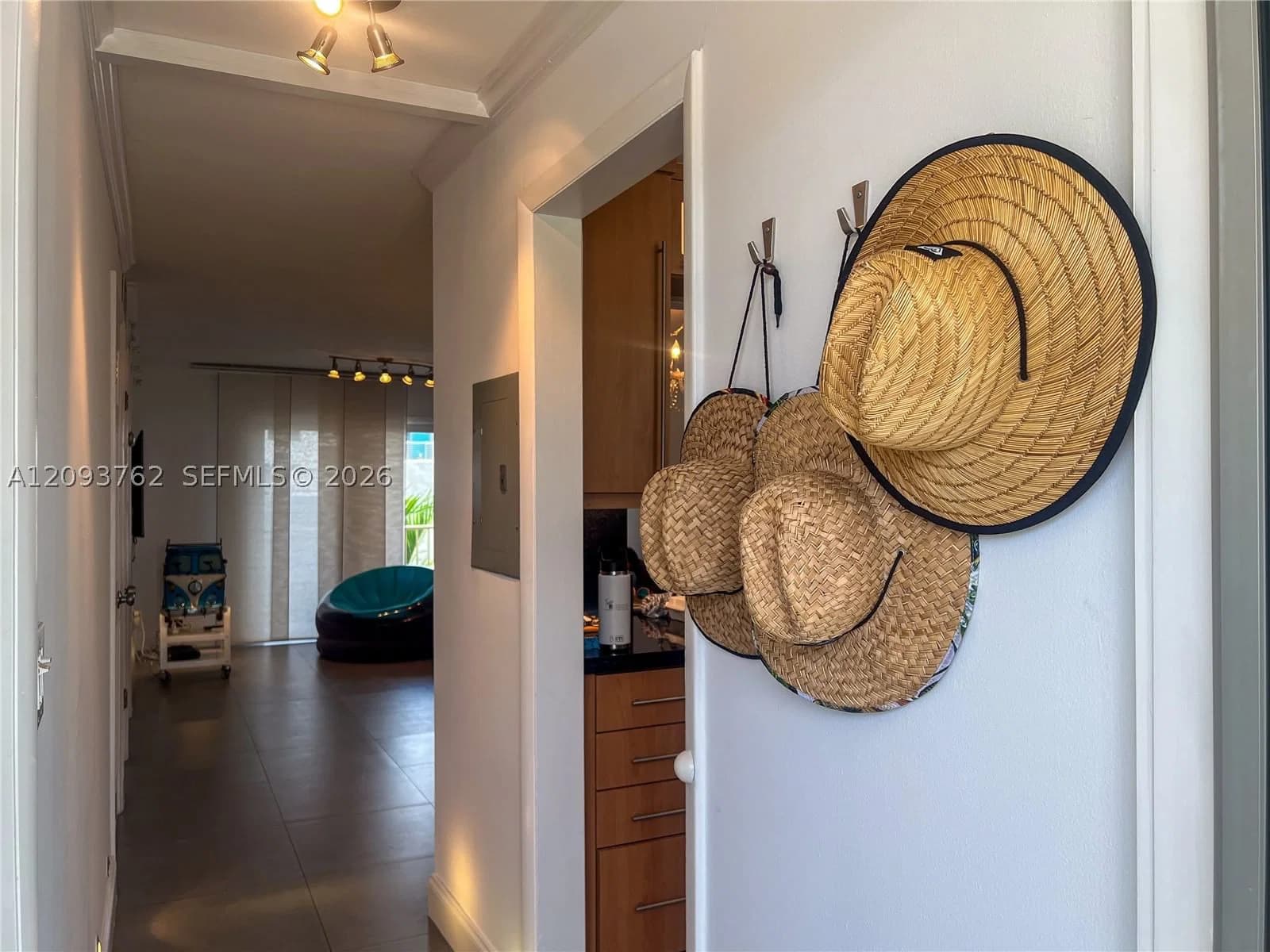 1-bedroom Apartment — 220 Washington Ave #4B, Miami Beach, FL 33139